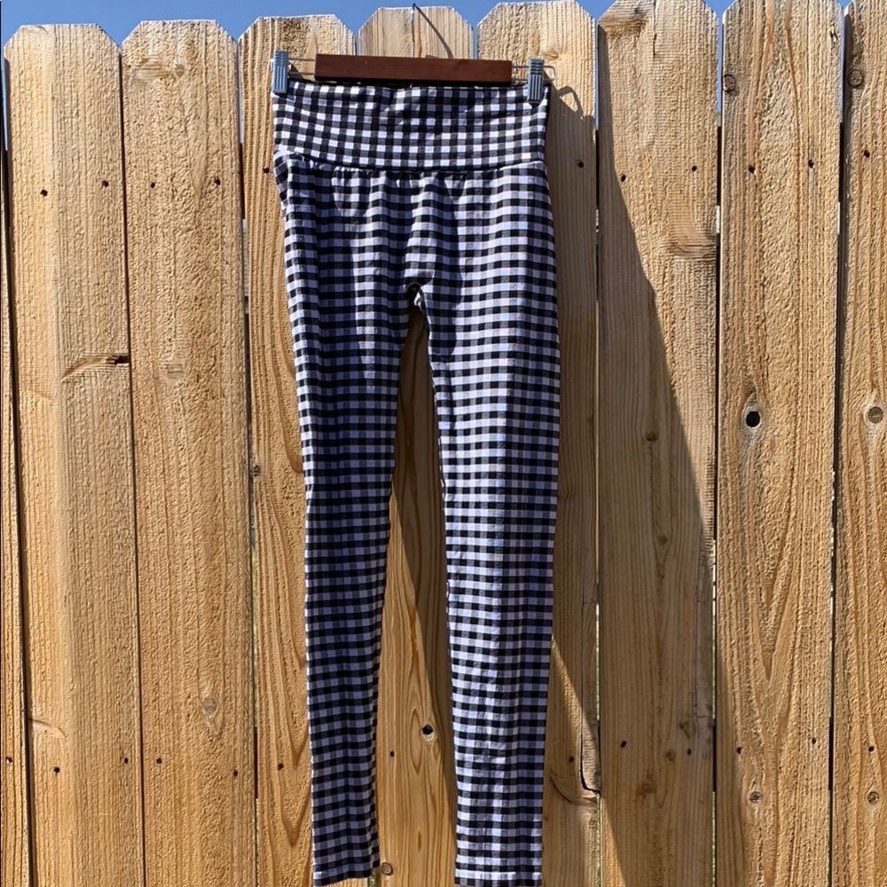 Take 50% OFF- Forever 21 Black and White Checkered Leggings, Size-M